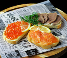 Бутерброд с лососевой икрой