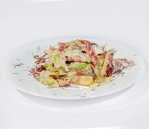 Теплый салат с колбасками