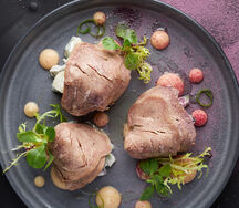 Салат с томлёным языком