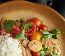 Цыпленок с овощами в сливочном соусе с рисом басмати