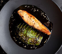 Стейк из семги с авокадо гриль и трюфельным унаги