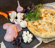 Пирог с курицей, грибами и сыром