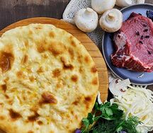 Пирог с говядиной, капустой и грибами