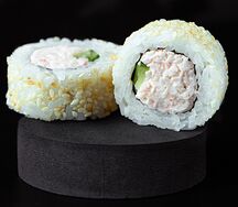 Ролл Калифорния с кунжутом