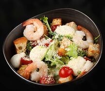 Салат Цезарь с креветками