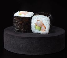 Ролл с креветкой