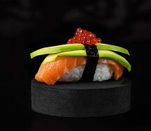 Нигири с лососем авокадо