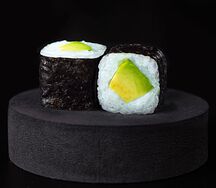 Ролл с авокадо