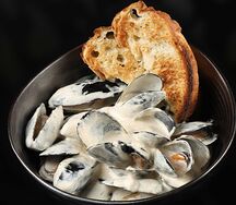 Мидии в створках в сливочном соусе