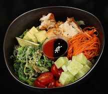 Поке с курицей салат