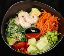 Поке с креветками и эдамамэ