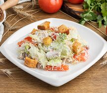 Салат Цезарь с курицей