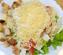 Салат Цезарь с креветками