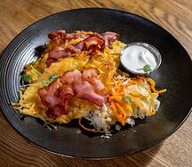 Брамбораки с беконом