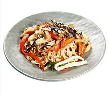 Вок с кальмаром и овощами