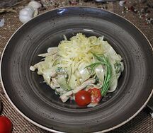 Паста с курицей и белыми грибами