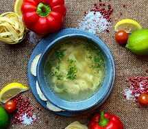 Бульон куриный с крутонами