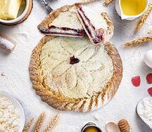 Пирог творожный с малиной