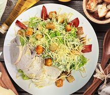 Салат Цезарь с курицей