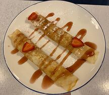 Блинчики с маскарпоне и клубникой