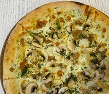 Пицца с курицей и грибами