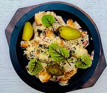 Свинина в сливочном соусе с овощами