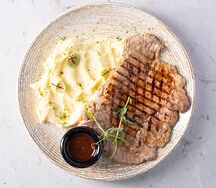 Свиная отбивная с картофельным пюре