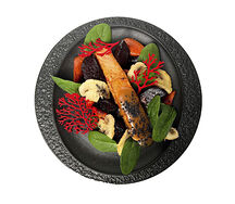 Лосось с карамелизированными овощами