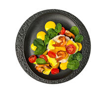 Салат с рисом, персиком и креветками