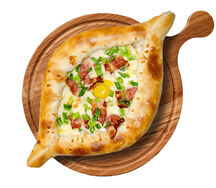 Хачапури с беконом и сыром