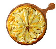 Хачапури с грушей и горгонзолой