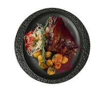 Большая рулька с картофелем