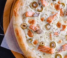 Пицца с лососем