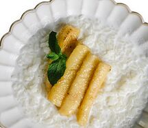 Рисовая каша с бананом и карамелью