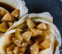 Блины с яблоком и корицей 