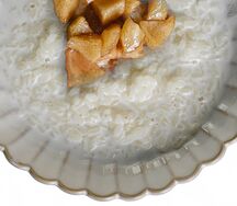 Рисовая каша с яблоком и корицей