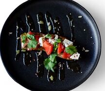 Салат с баклажаном и сыром фета 