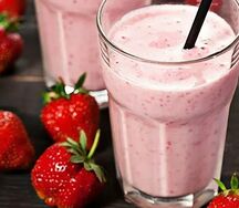 Молочный клубничный коктейль