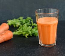 Свежевыжатый морковный сок