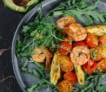 Салат Ермак с тигровыми креветками и авокадо