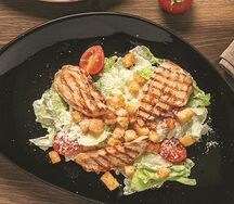Салат Цезарь с курицей