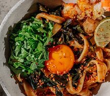 Лапша или рис с морепродуктами