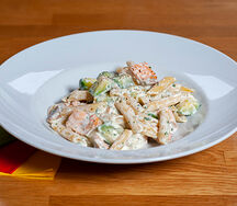 Пенне с лососем и цукини