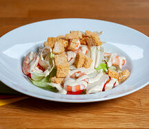 Салат Цезарь с креветками