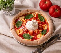 С бурратой и томатами черри 