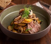 Картофель со свининой и грибами