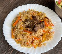 Плов с салатом