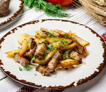 Картофель, жаренный с салом и луком