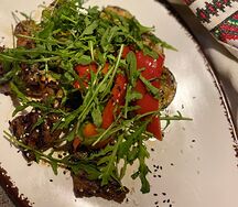 Теплый салат с телятиной и овощами гриль