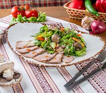 Салат из буженины с овощами